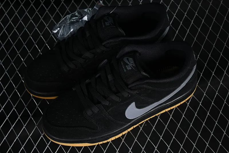 All categories Nk SB Dunk Series Nk SB Dunk Low Low-top sneakers K version Nk SB Dunk Low Raw rubber black and gray SB Dunk Series low-top casual sports skateboard shoes BQ6817-010